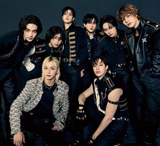 STRAY KIDS